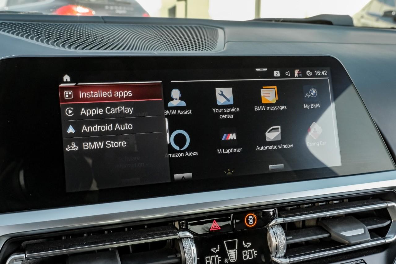 BMW M4 Vehicle Main Gallery Image 31
