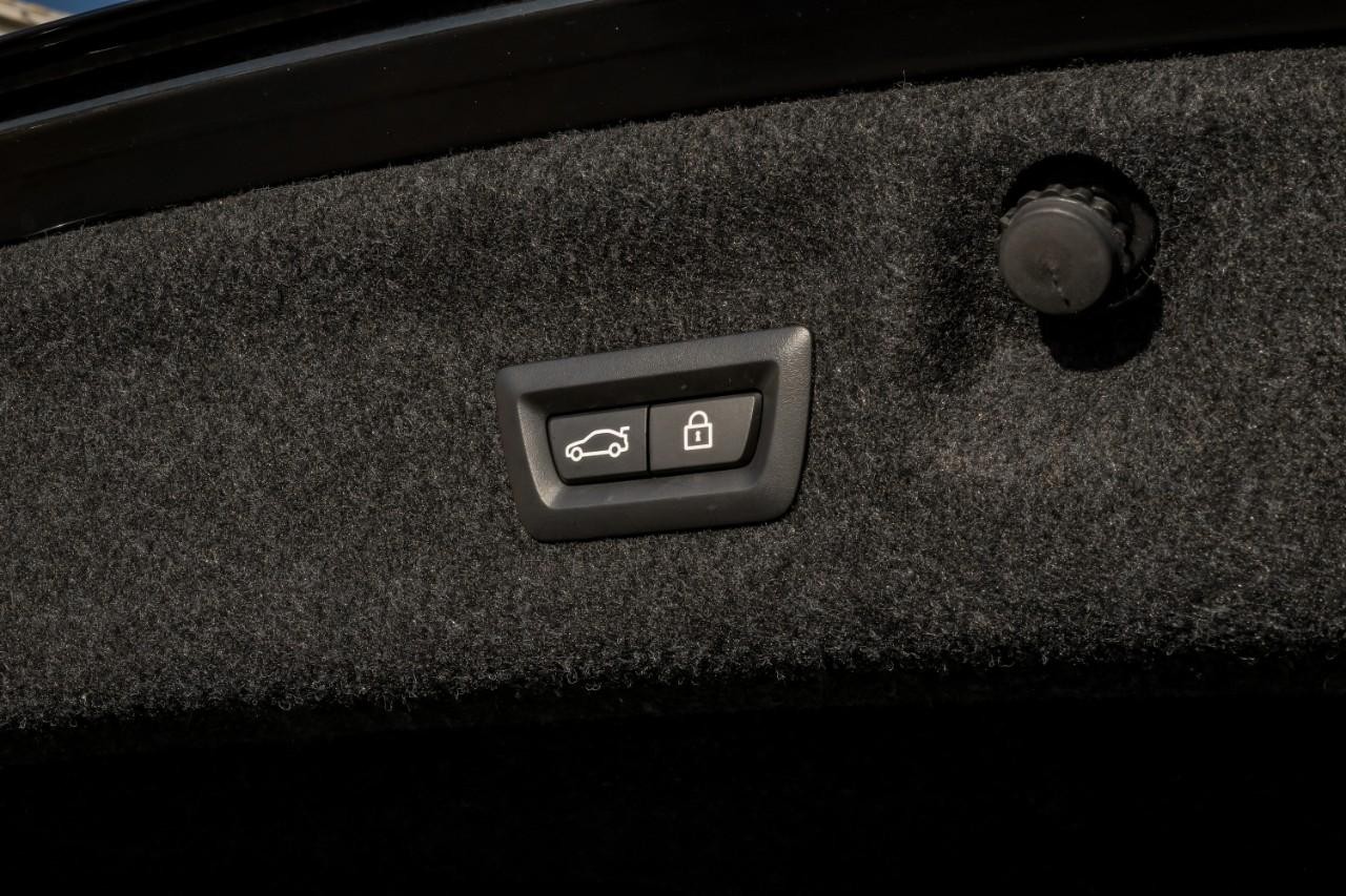 BMW M4 Vehicle Main Gallery Image 56