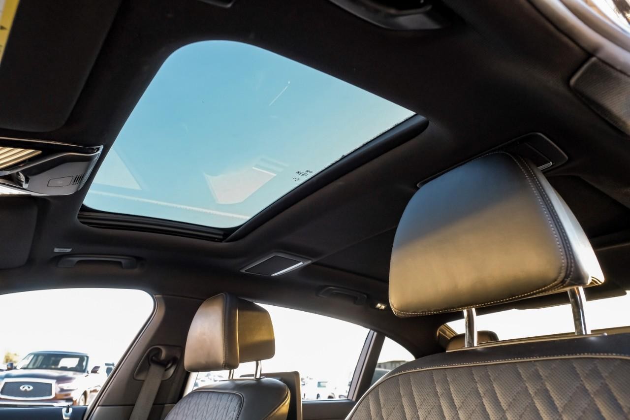 BMW 750i xDrive Vehicle Main Gallery Image 05