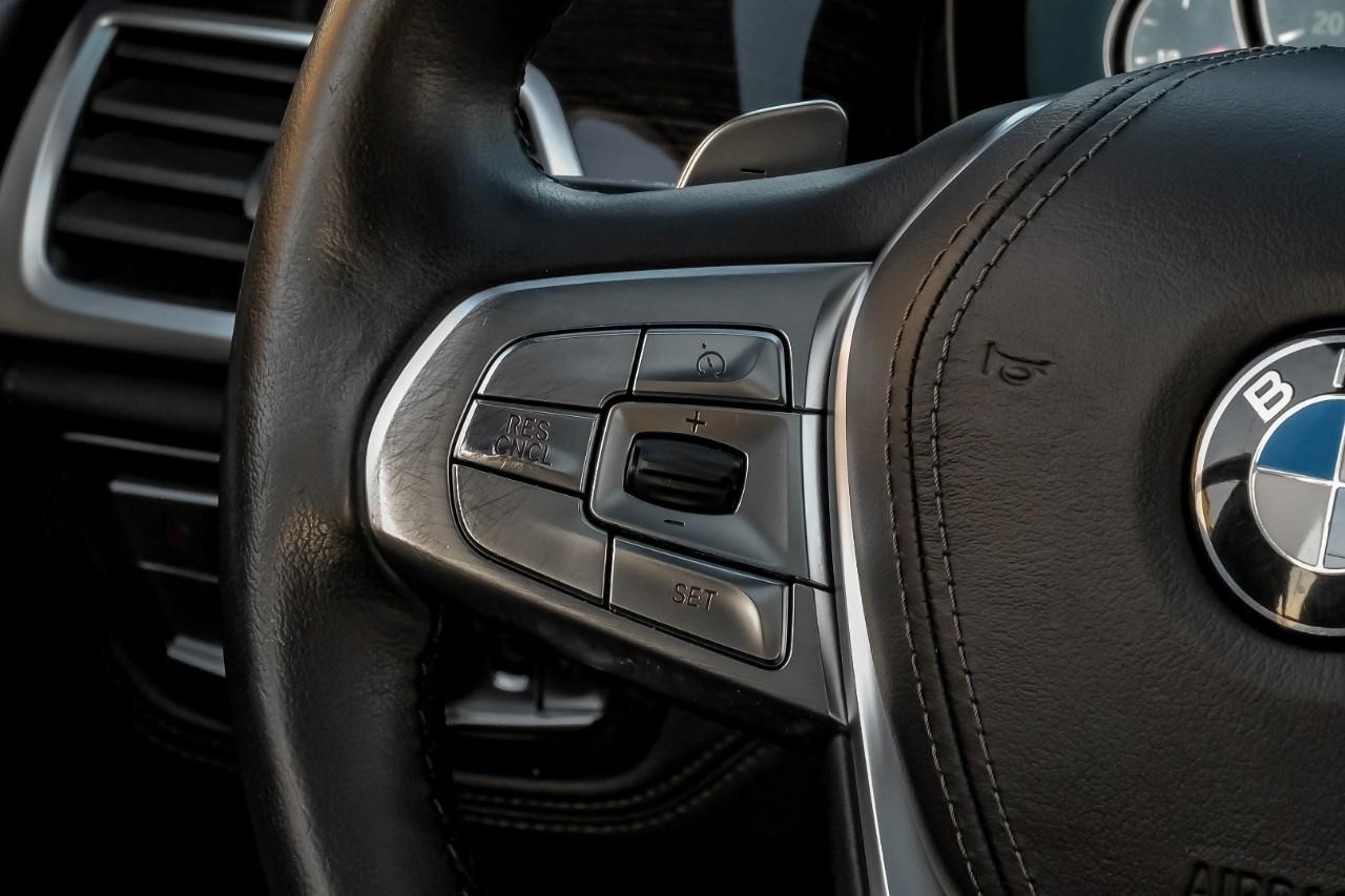 BMW 750i xDrive Vehicle Main Gallery Image 20