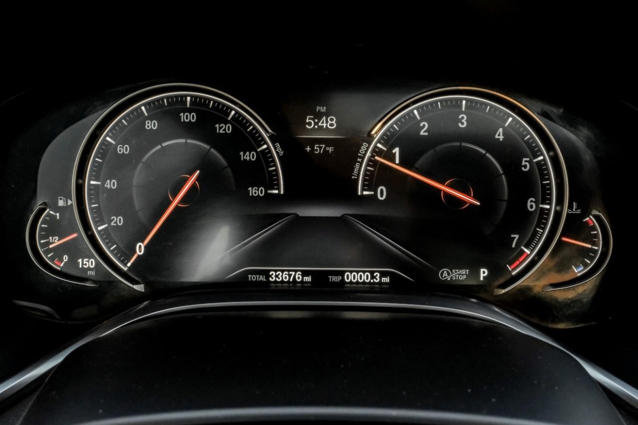 BMW 750i xDrive Vehicle Main Gallery Image 22