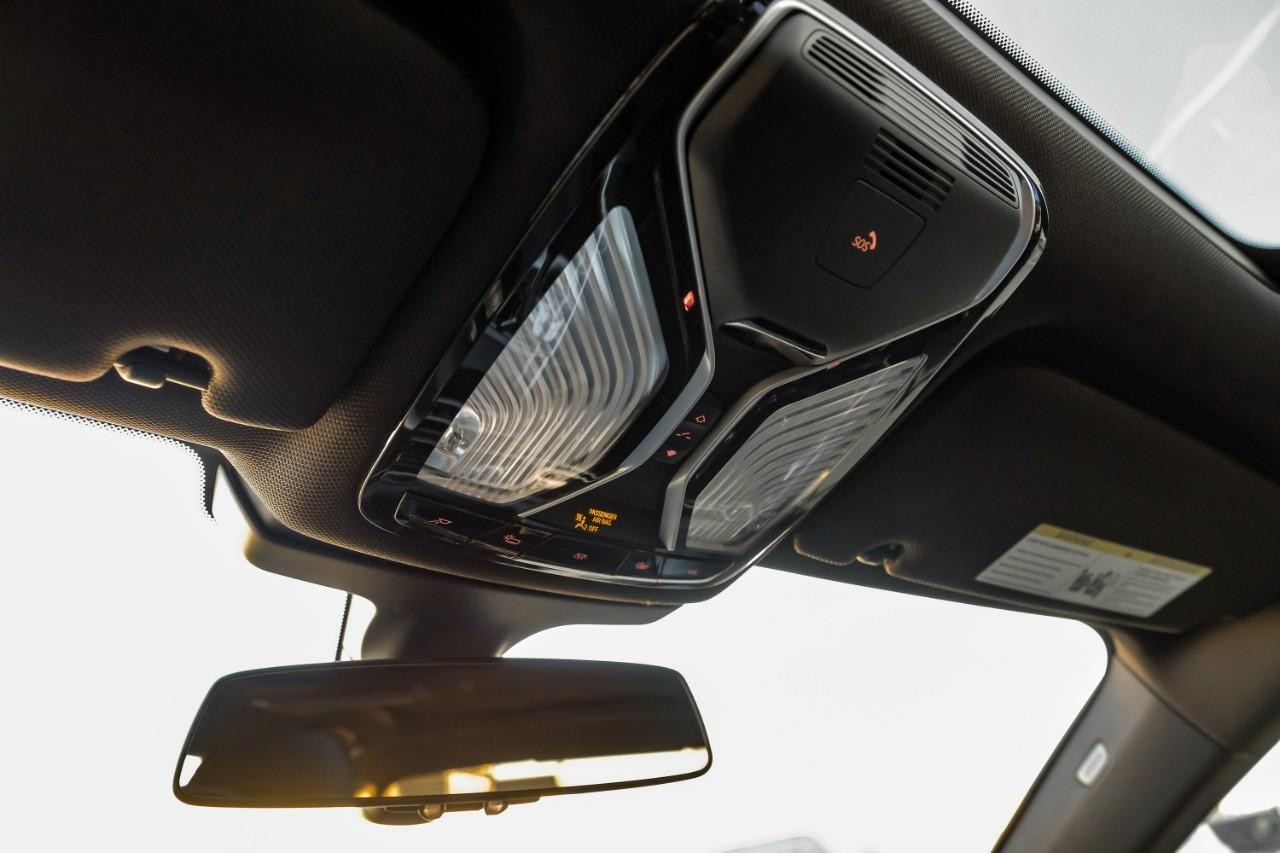 BMW 750i xDrive Vehicle Main Gallery Image 37
