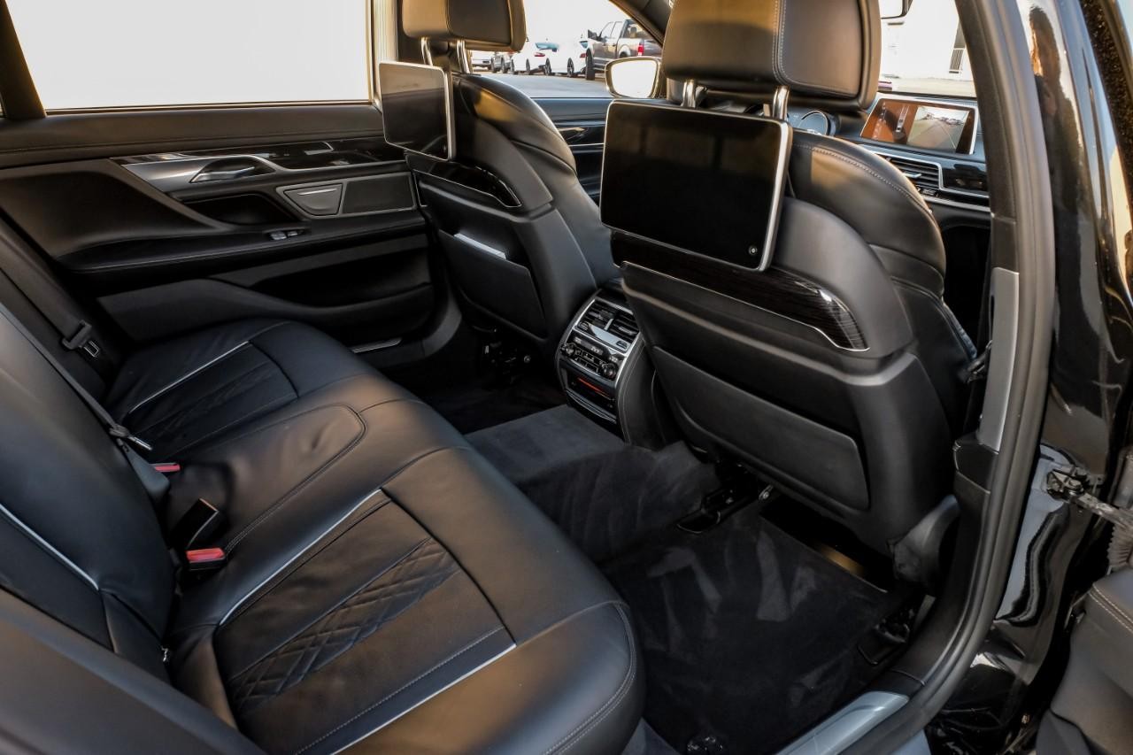 BMW 750i xDrive Vehicle Main Gallery Image 41