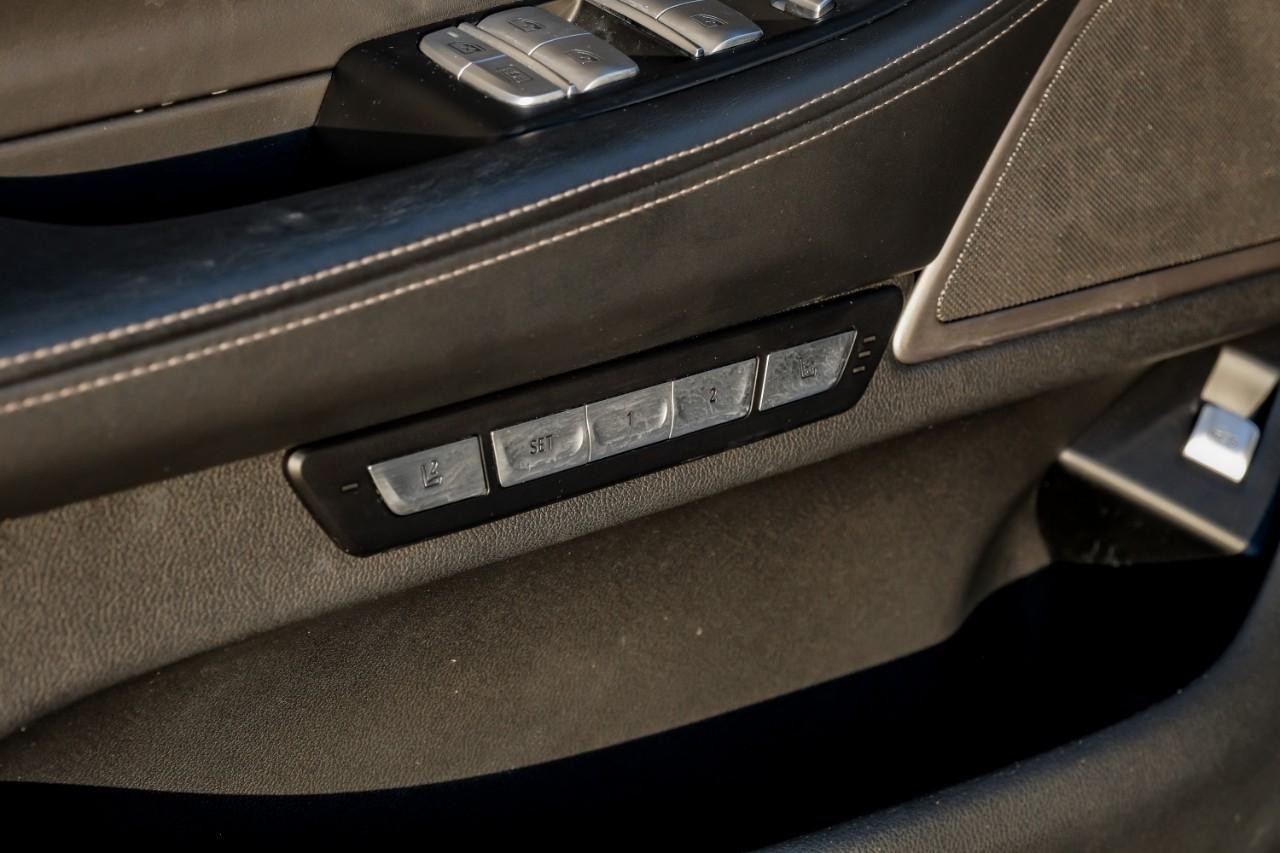 BMW 750i xDrive Vehicle Main Gallery Image 46