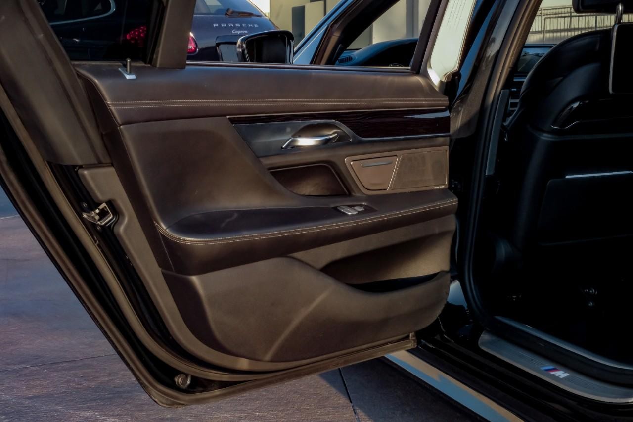 BMW 750i xDrive Vehicle Main Gallery Image 48