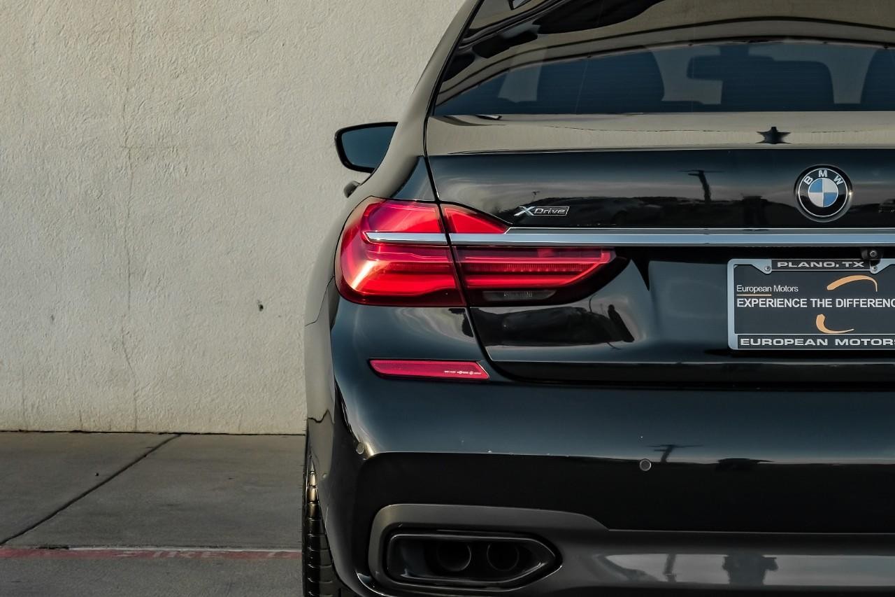BMW 750i xDrive Vehicle Main Gallery Image 51