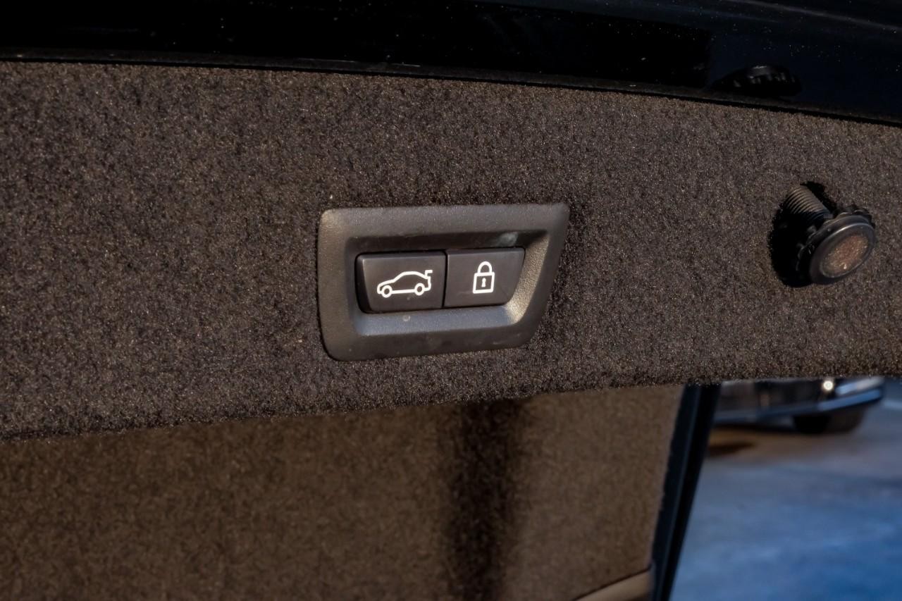 BMW 750i xDrive Vehicle Main Gallery Image 59