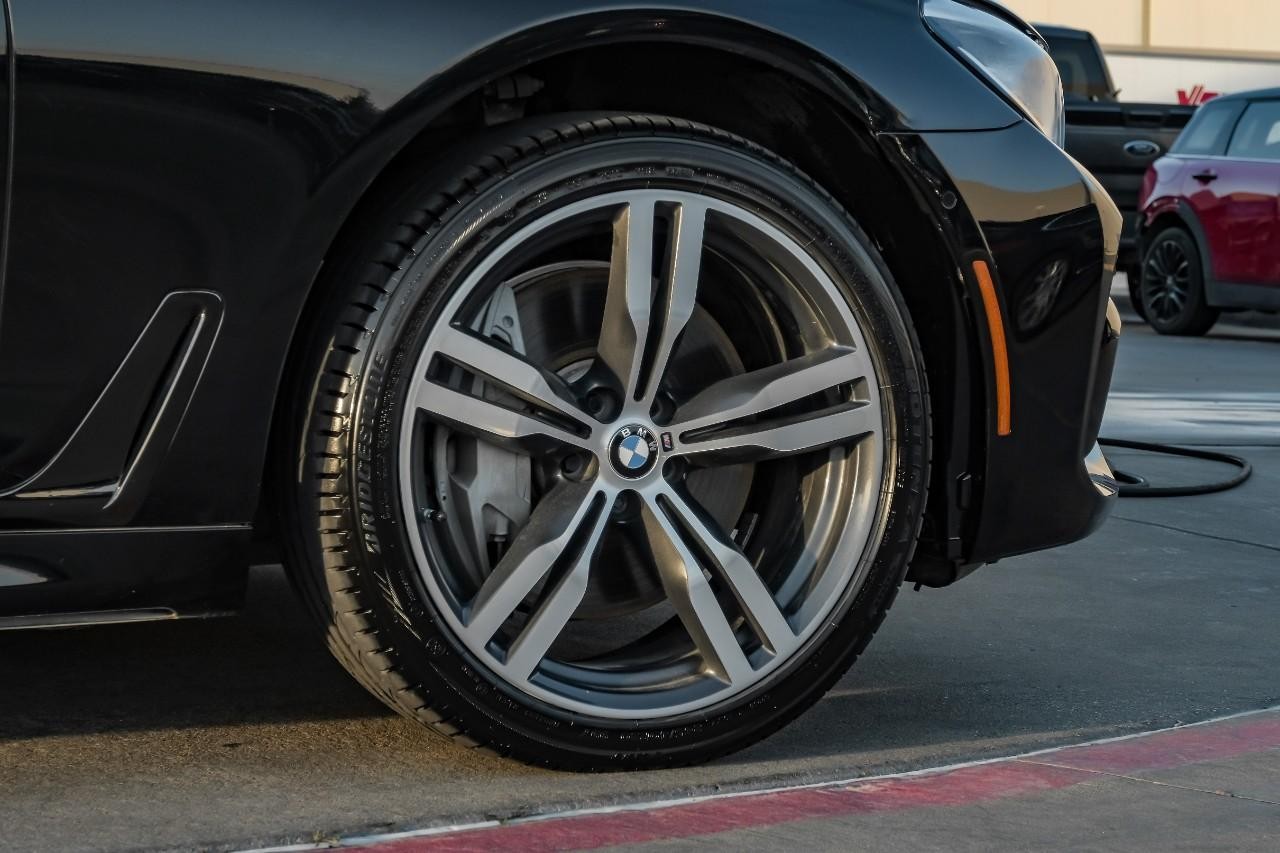 BMW 750i xDrive Vehicle Main Gallery Image 61