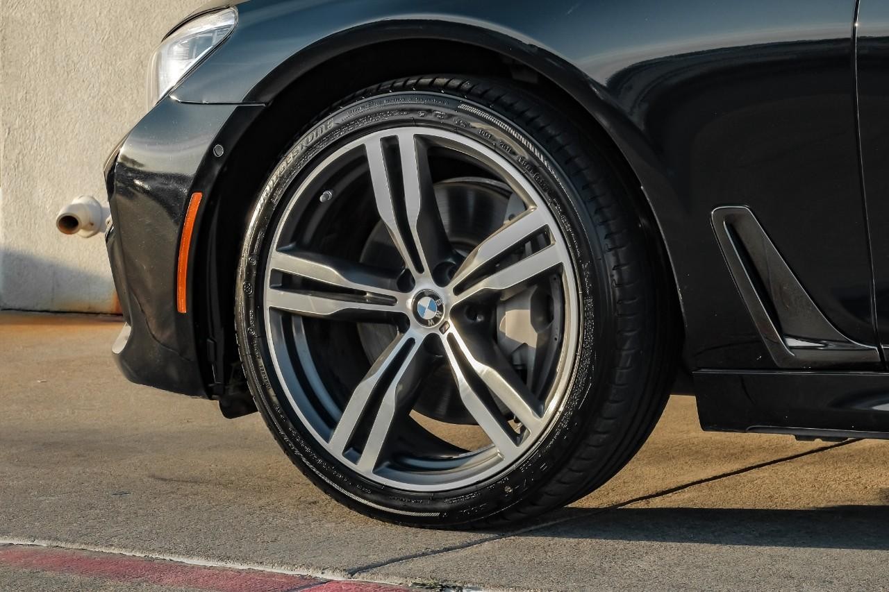 BMW 750i xDrive Vehicle Main Gallery Image 62
