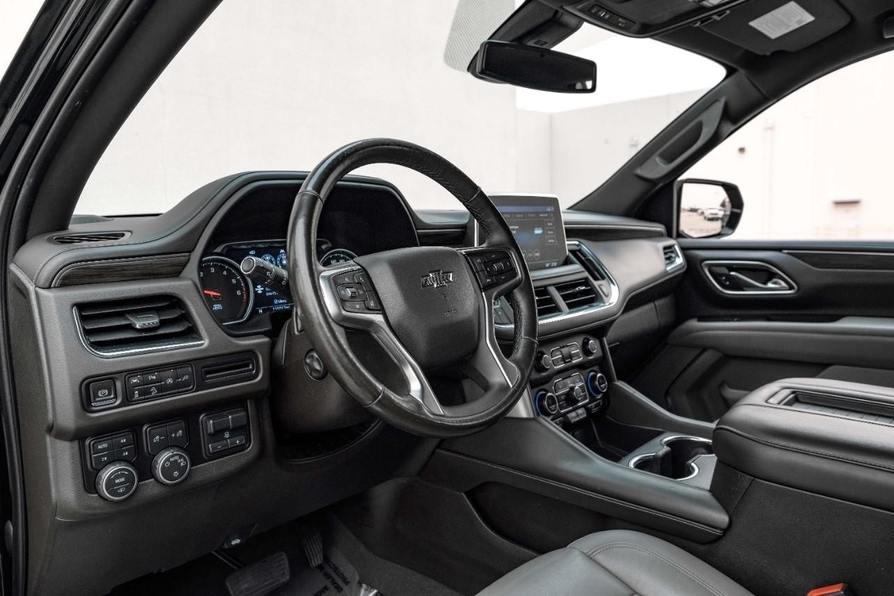 Chevrolet Suburban Vehicle Main Gallery Image 03