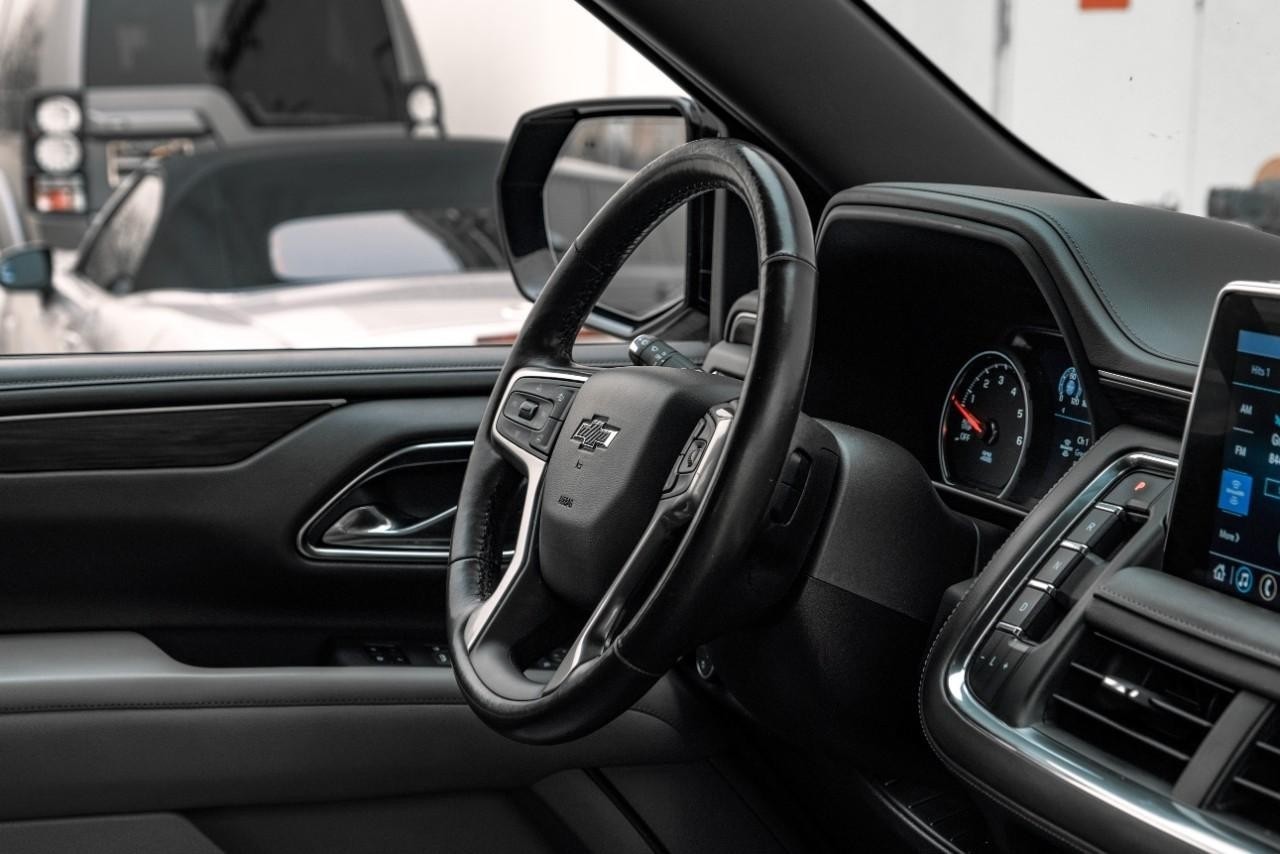 Chevrolet Suburban Vehicle Main Gallery Image 13