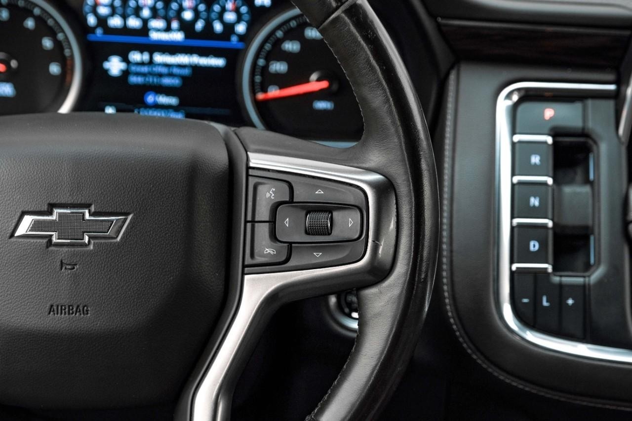 Chevrolet Suburban Vehicle Main Gallery Image 16