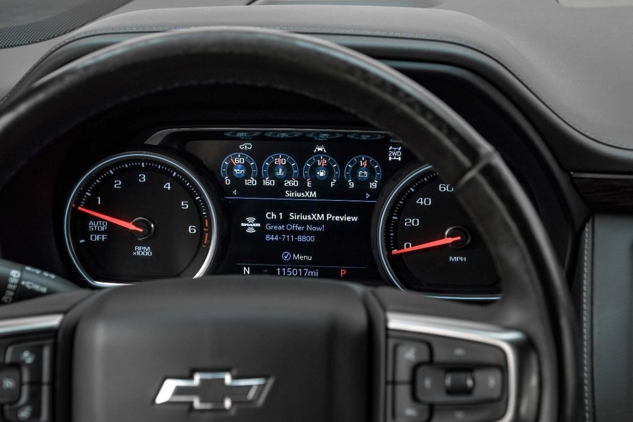 Chevrolet Suburban Vehicle Main Gallery Image 17