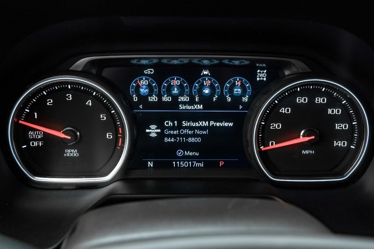 Chevrolet Suburban Vehicle Main Gallery Image 18
