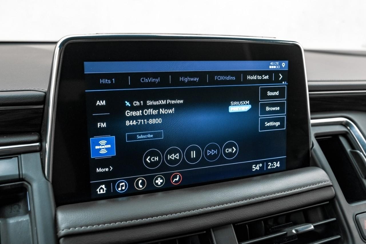 Chevrolet Suburban Vehicle Main Gallery Image 25