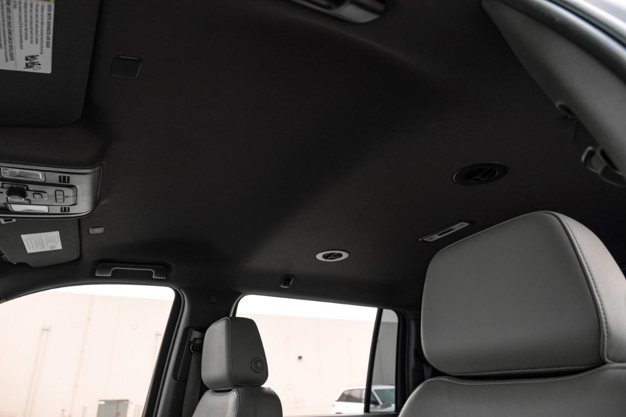 Chevrolet Suburban Vehicle Main Gallery Image 27