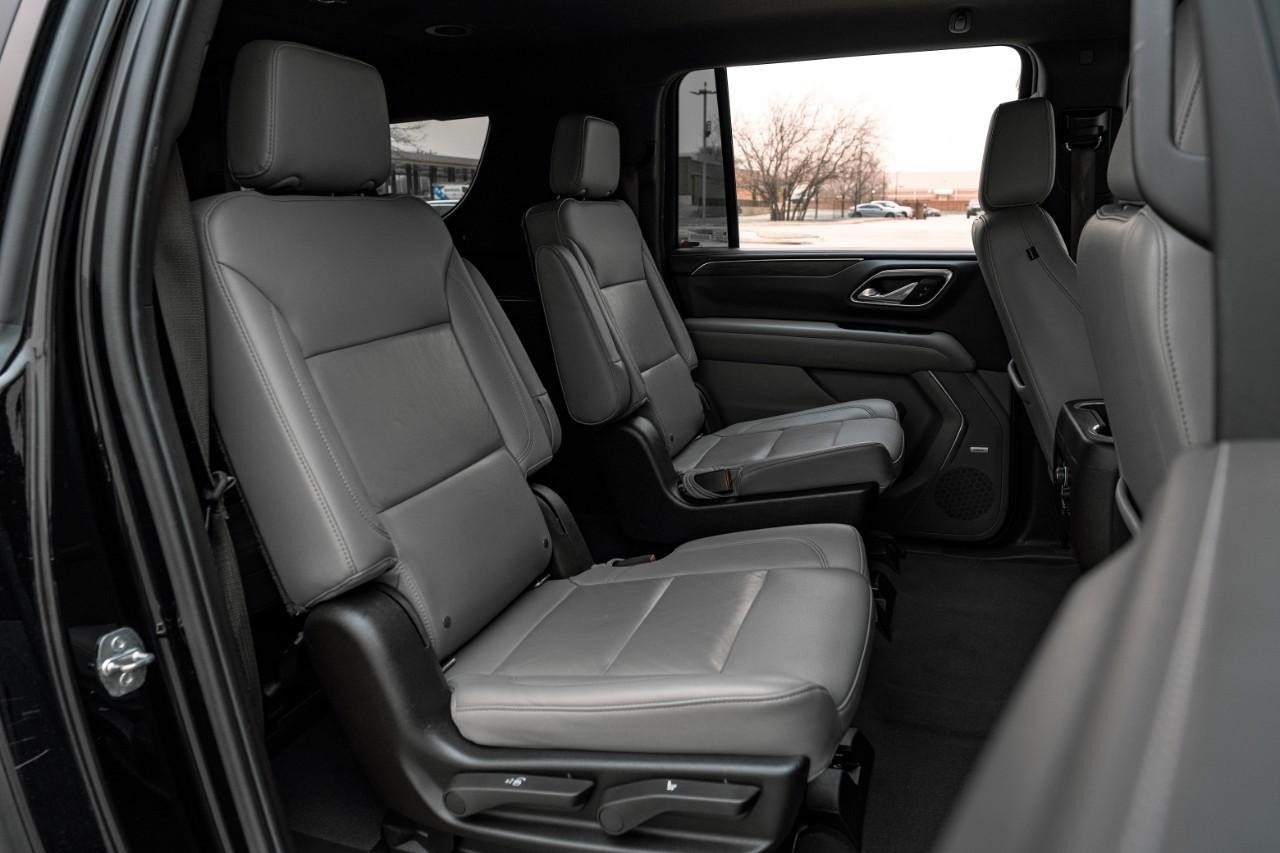 Chevrolet Suburban Vehicle Main Gallery Image 31
