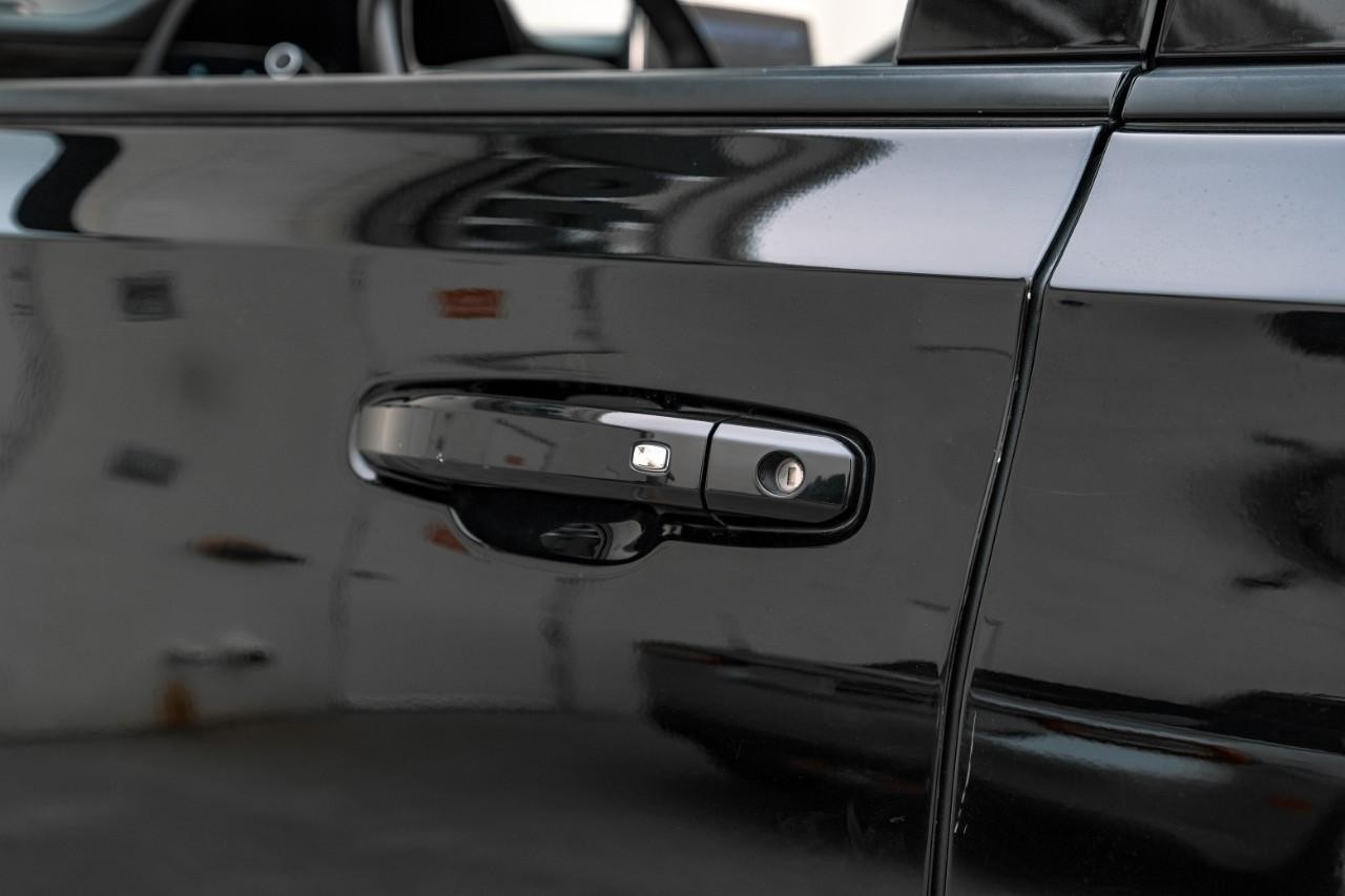 Chevrolet Suburban Vehicle Main Gallery Image 36