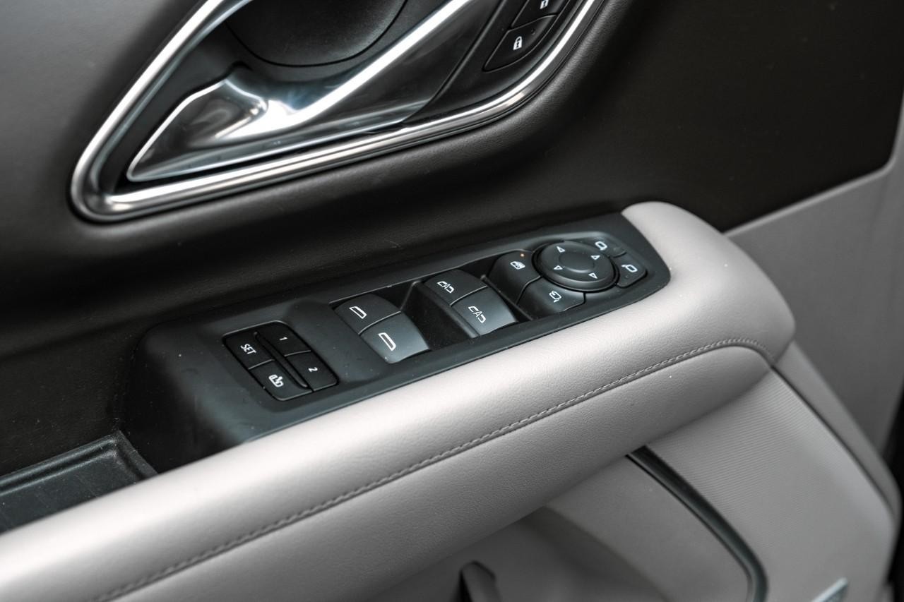 Chevrolet Suburban Vehicle Main Gallery Image 40