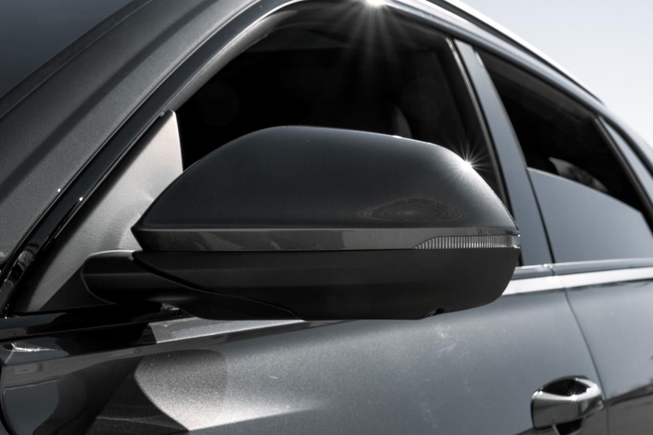 Audi Q8 Vehicle Main Gallery Image 37
