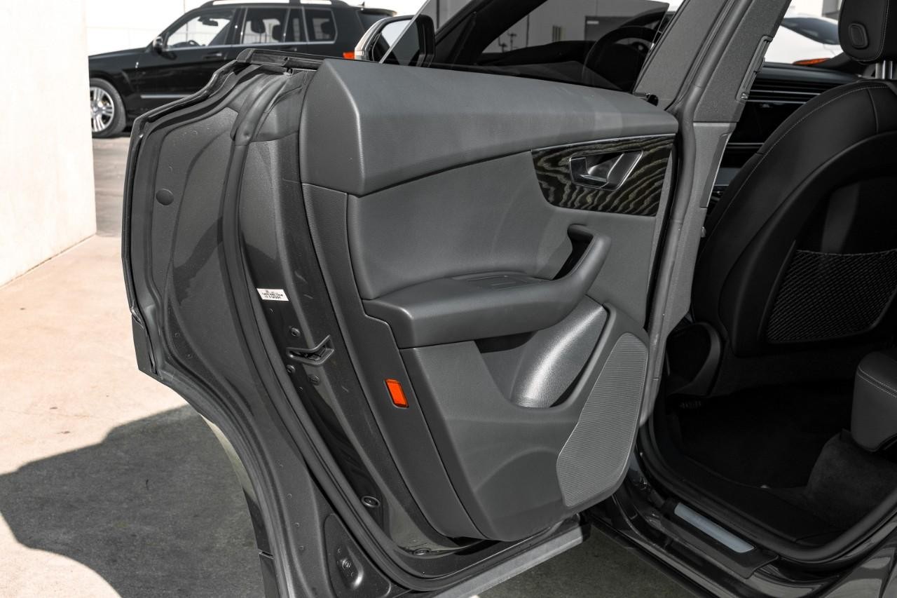 Audi Q8 Vehicle Main Gallery Image 43