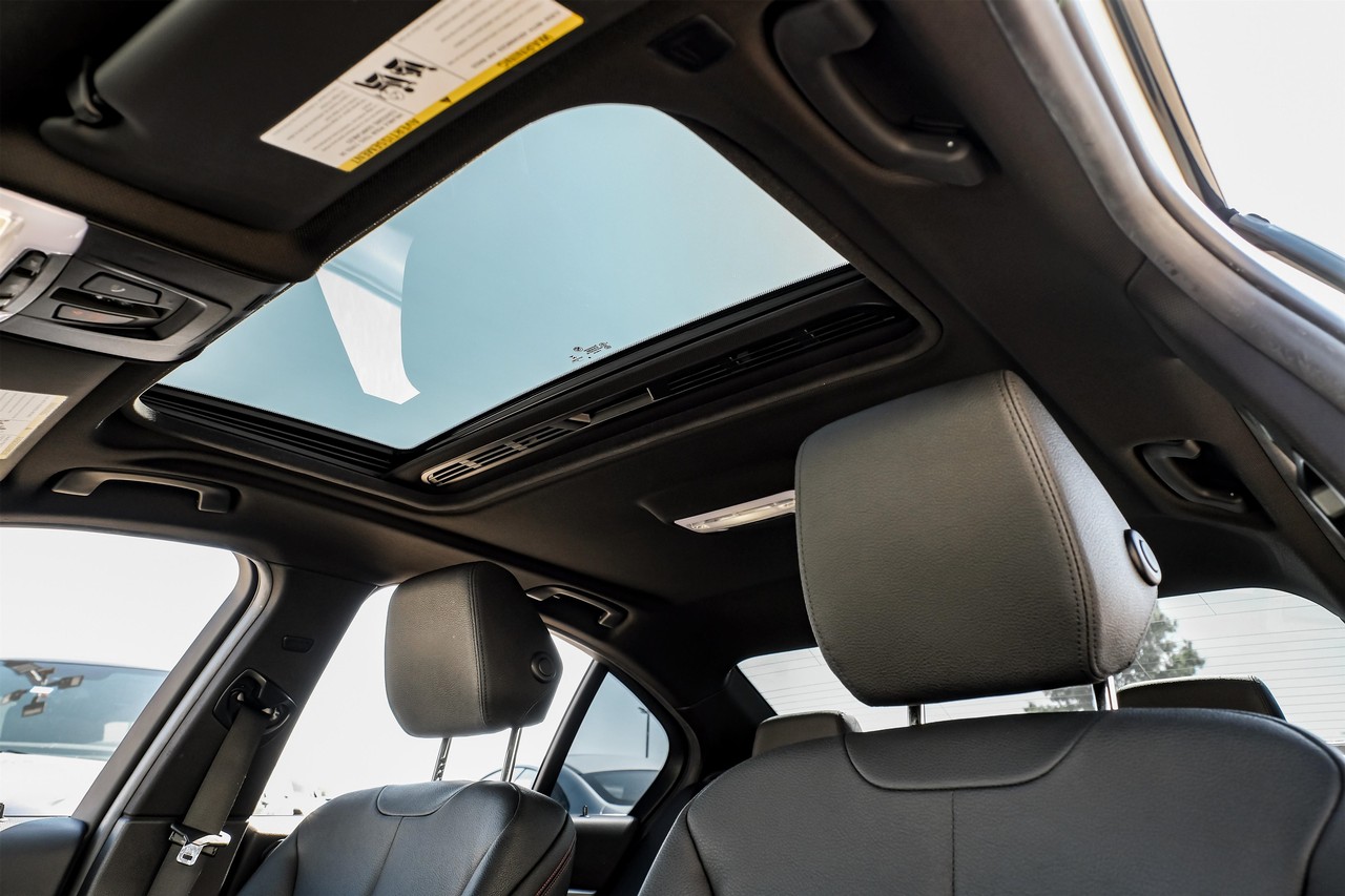 BMW 3 Series Vehicle Main Gallery Image 05