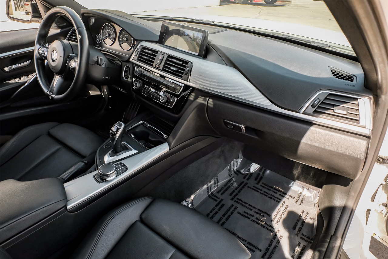 BMW 3 Series Vehicle Main Gallery Image 17
