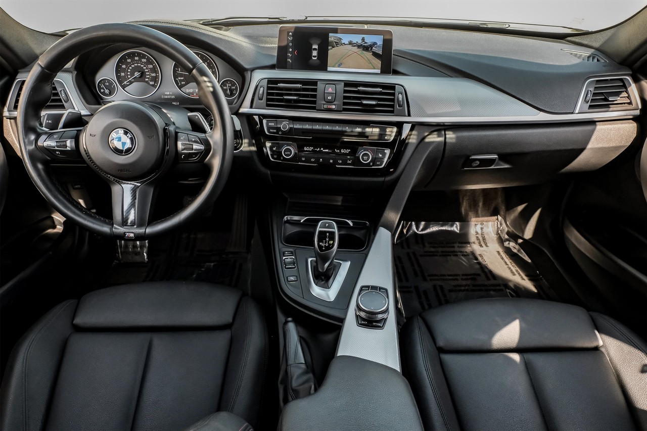 BMW 3 Series Vehicle Main Gallery Image 18