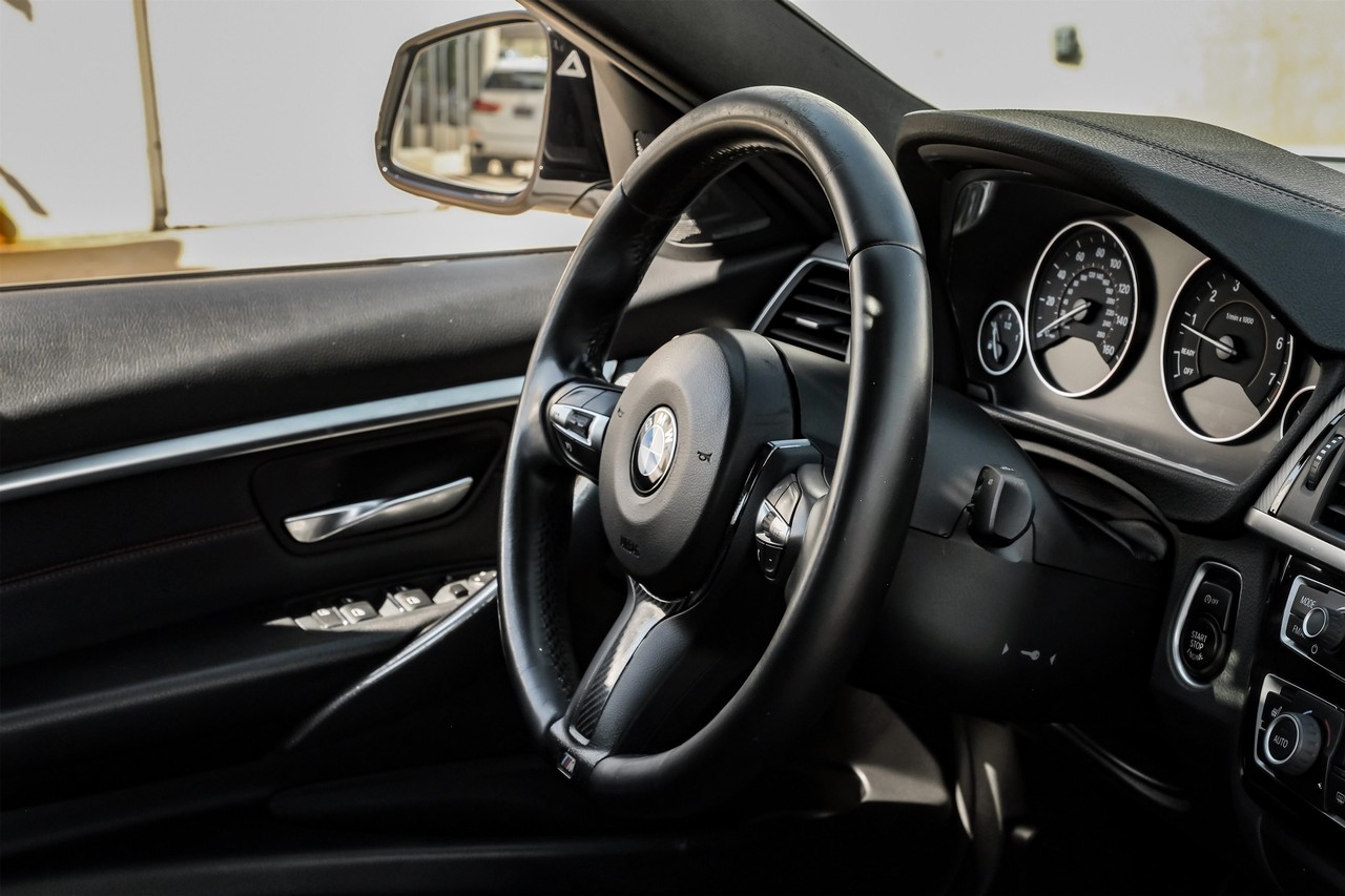 BMW 3 Series Vehicle Main Gallery Image 19