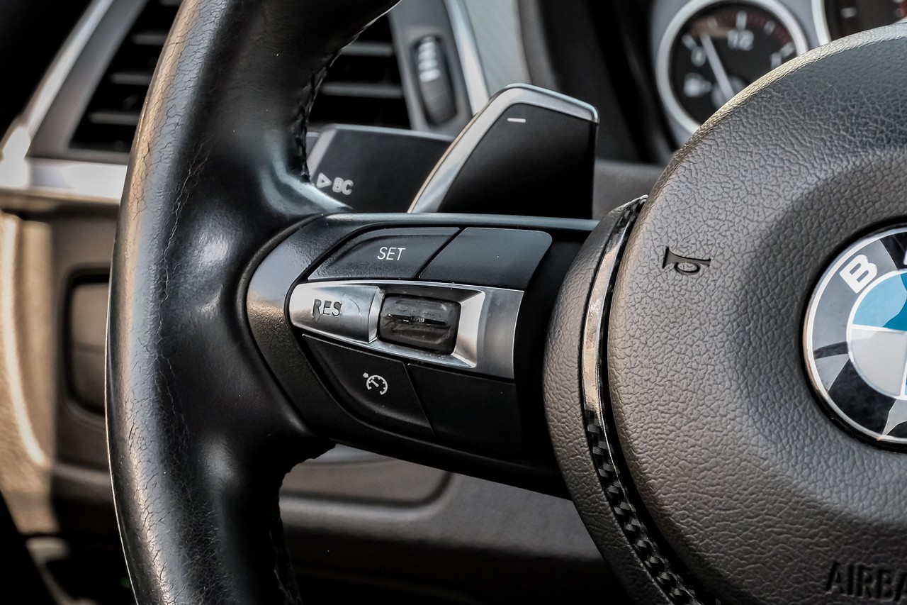 BMW 3 Series Vehicle Main Gallery Image 21