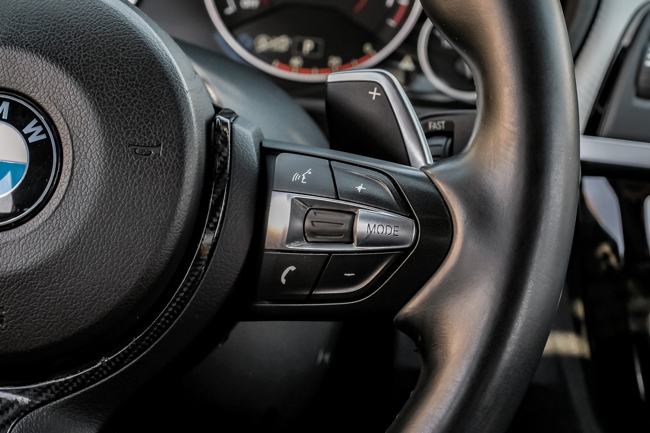 BMW 3 Series Vehicle Main Gallery Image 22