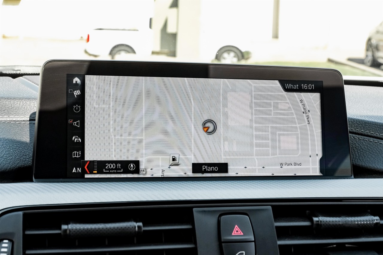 BMW 3 Series Vehicle Main Gallery Image 25