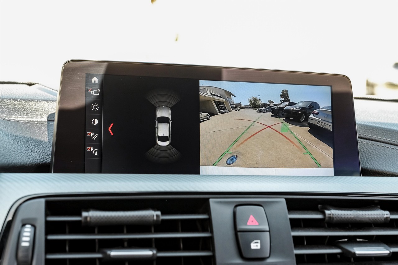 BMW 3 Series Vehicle Main Gallery Image 26