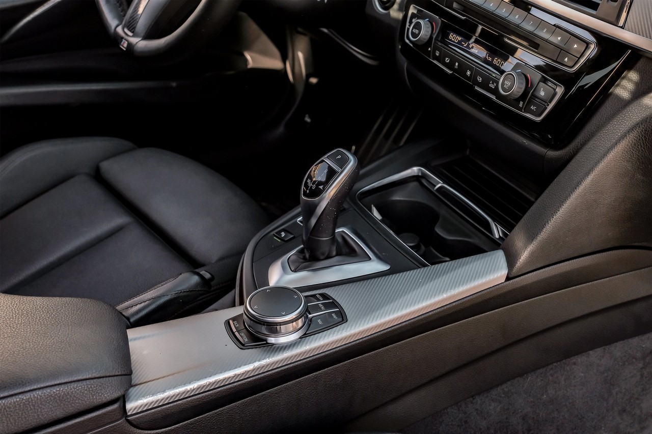 BMW 3 Series Vehicle Main Gallery Image 27