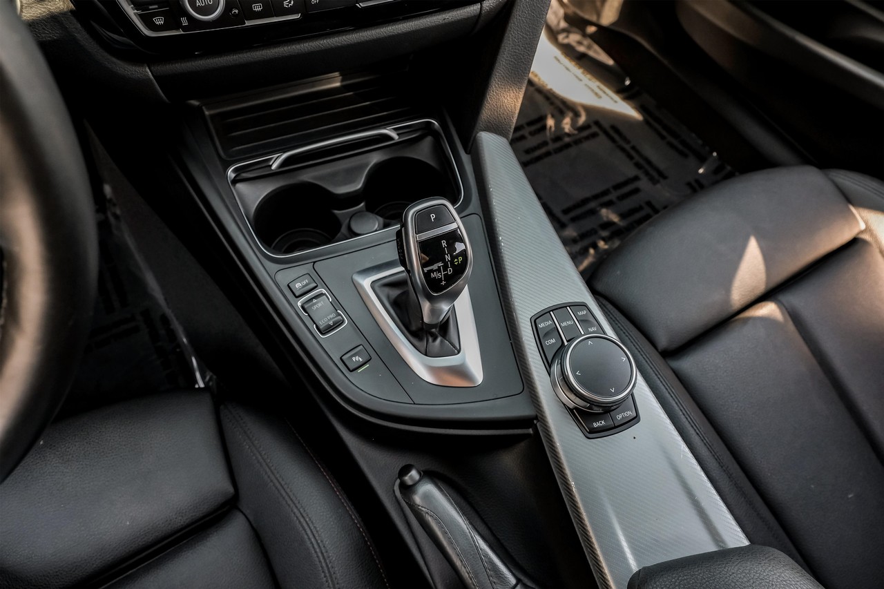 BMW 3 Series Vehicle Main Gallery Image 28