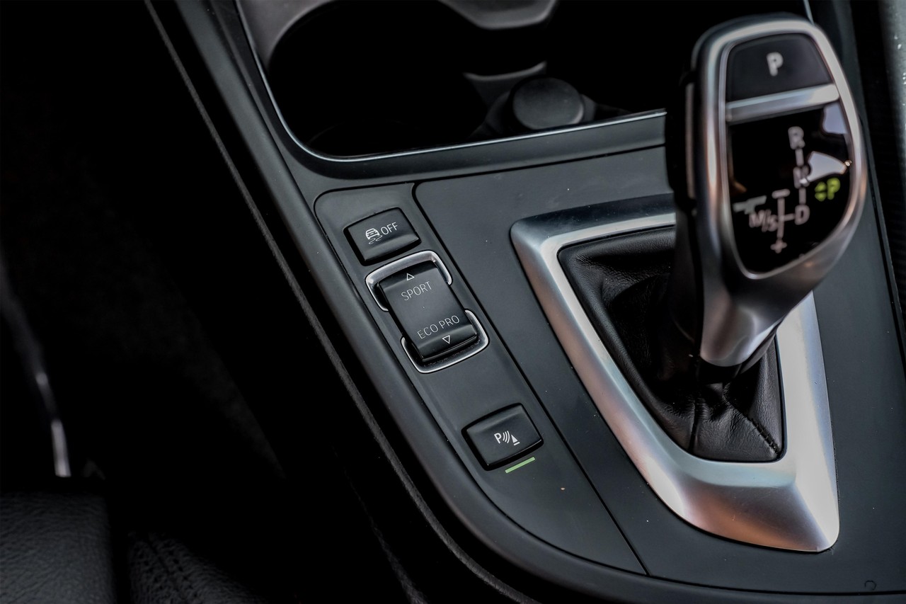 BMW 3 Series Vehicle Main Gallery Image 29