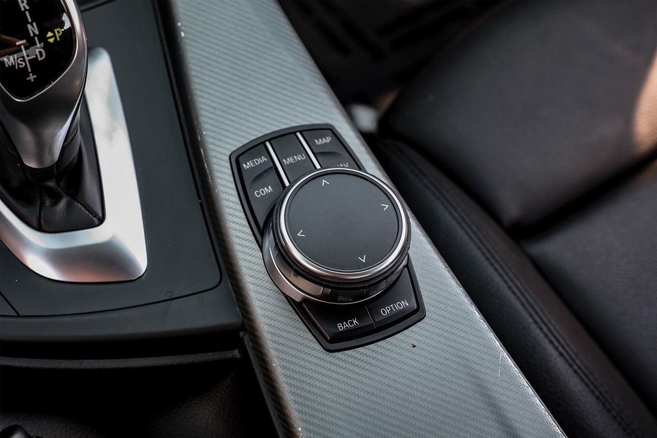 BMW 3 Series Vehicle Main Gallery Image 30