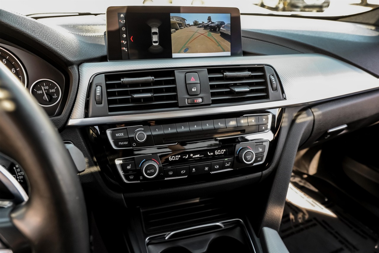 BMW 3 Series Vehicle Main Gallery Image 31