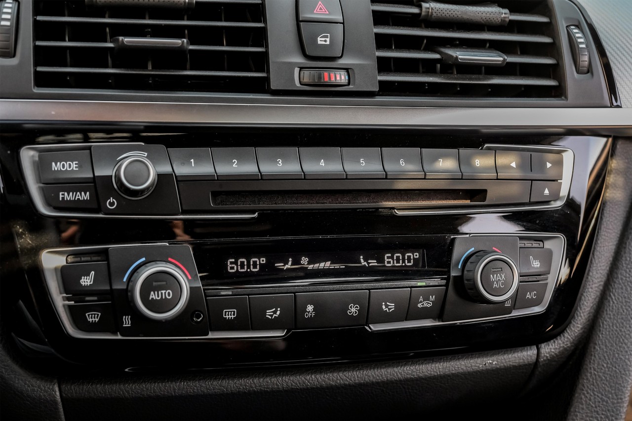 BMW 3 Series Vehicle Main Gallery Image 32