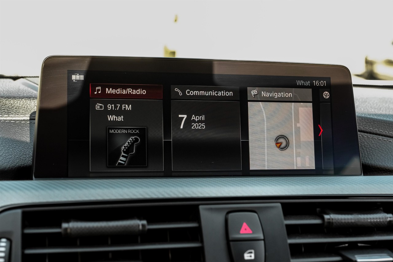 BMW 3 Series Vehicle Main Gallery Image 33