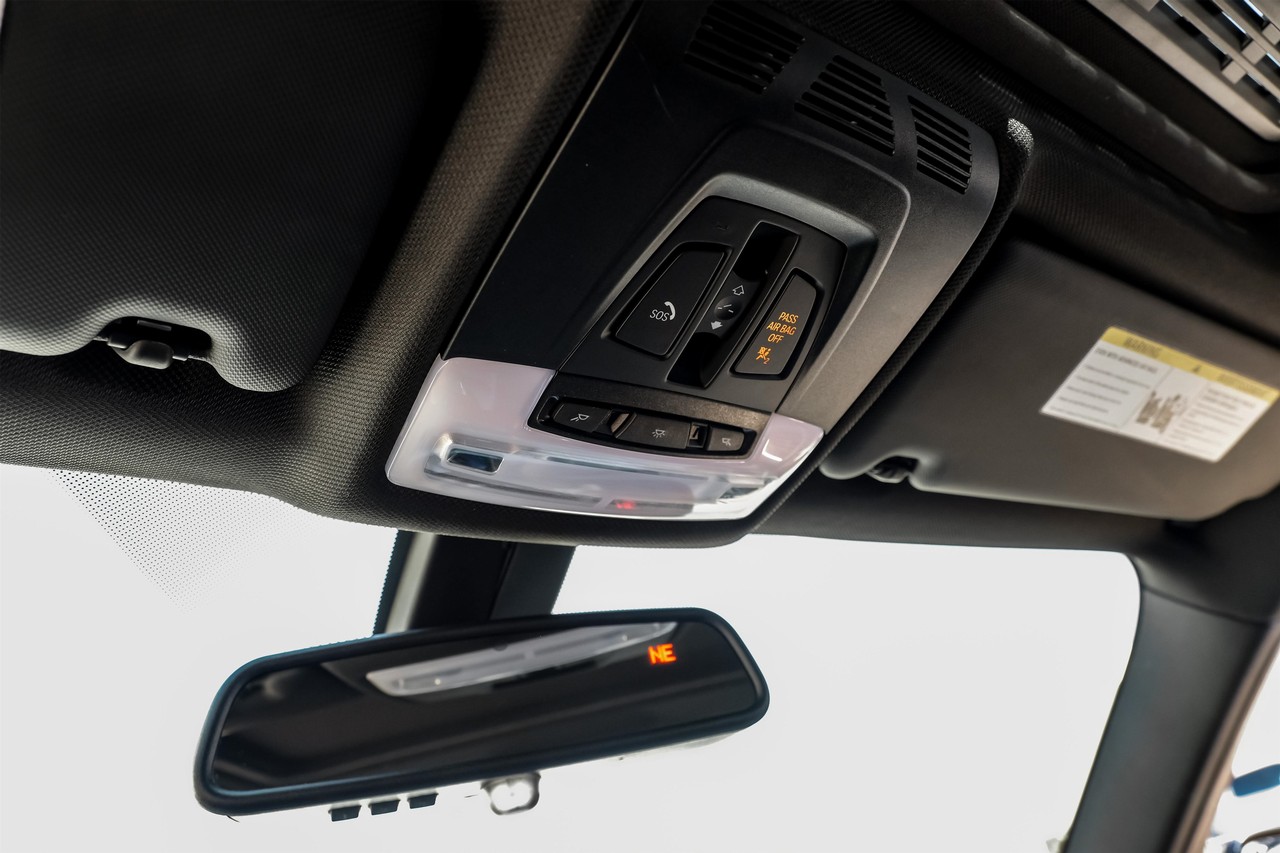 BMW 3 Series Vehicle Main Gallery Image 34