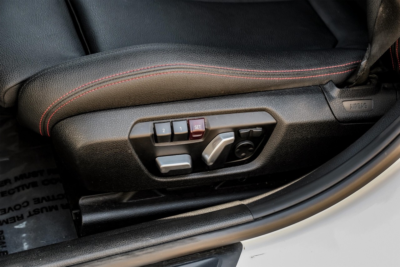 BMW 3 Series Vehicle Main Gallery Image 36