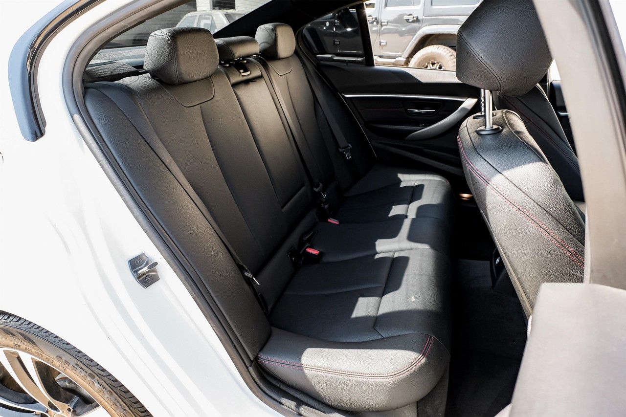 BMW 3 Series Vehicle Main Gallery Image 39