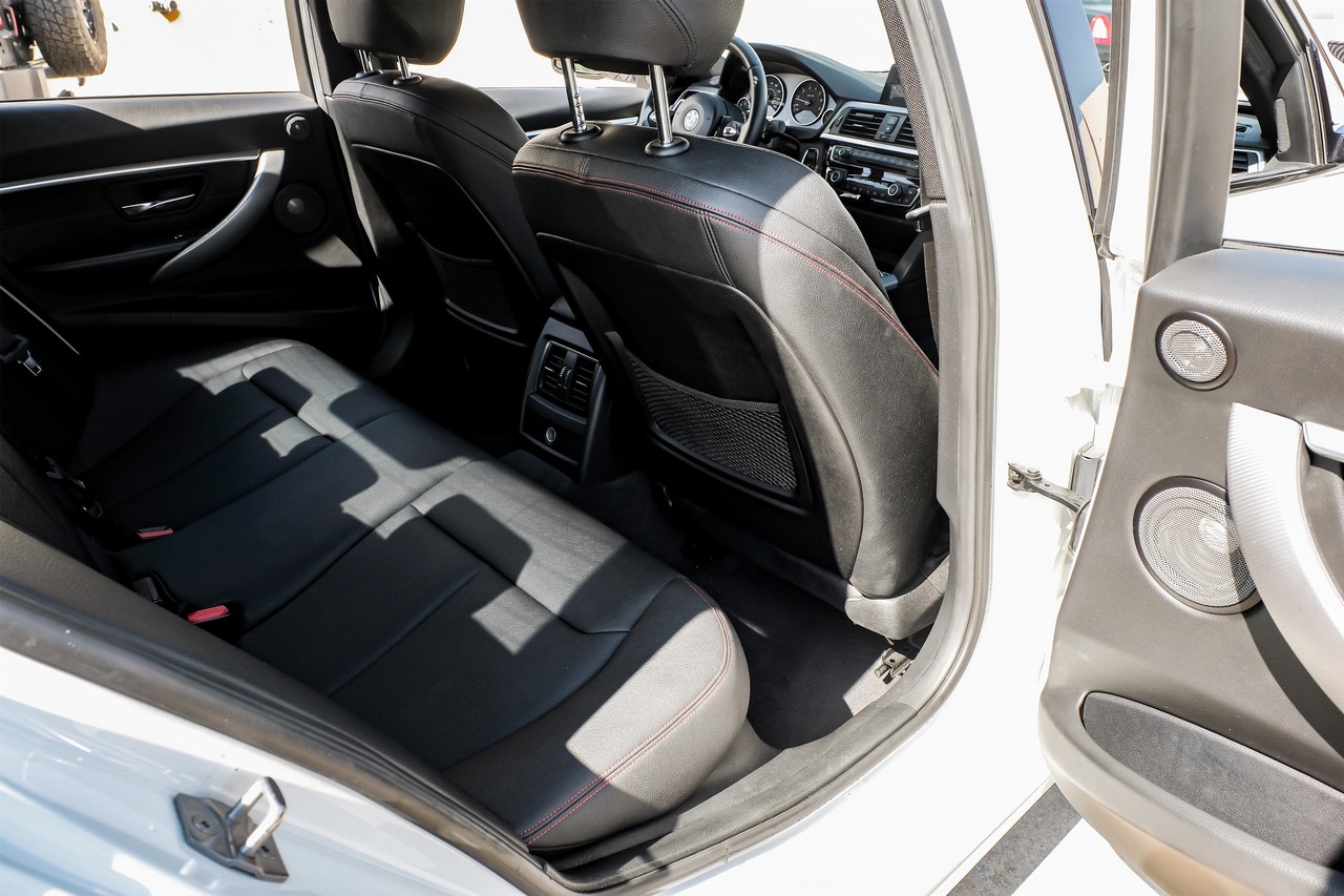 BMW 3 Series Vehicle Main Gallery Image 40