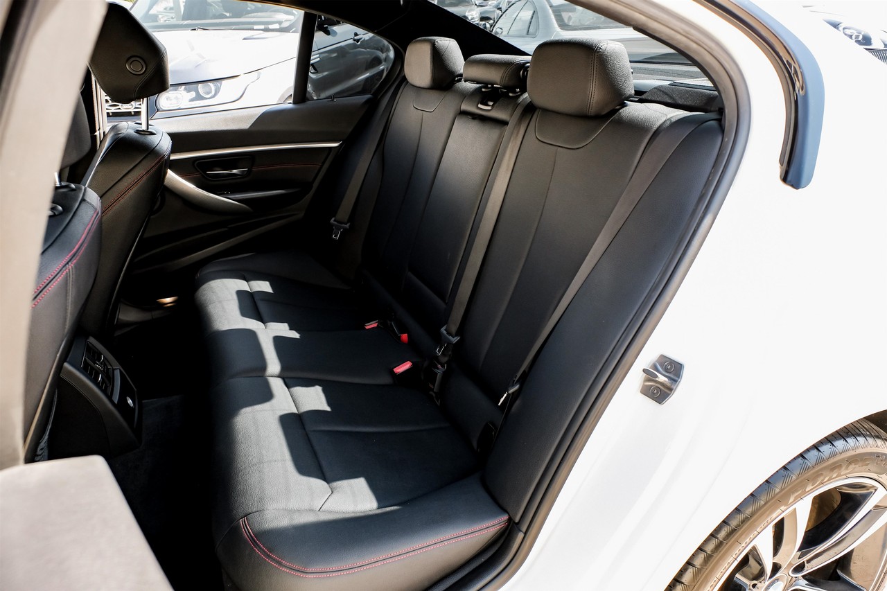 BMW 3 Series Vehicle Main Gallery Image 42