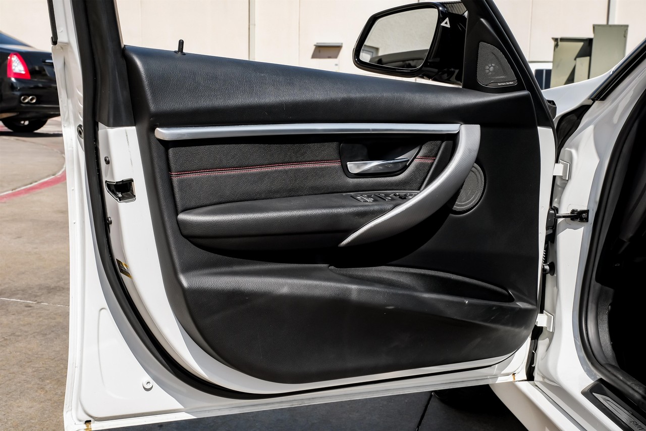 BMW 3 Series Vehicle Main Gallery Image 45