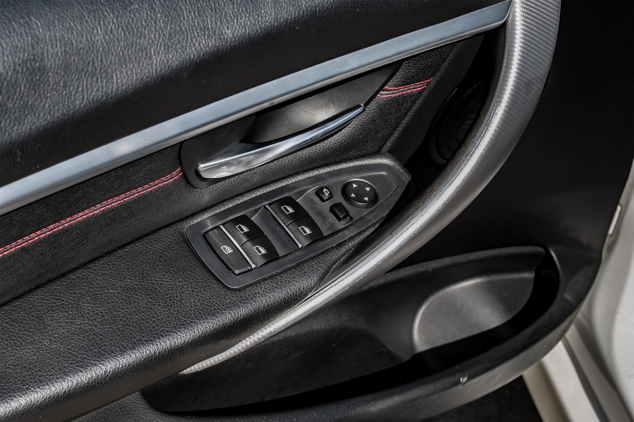BMW 3 Series Vehicle Main Gallery Image 46