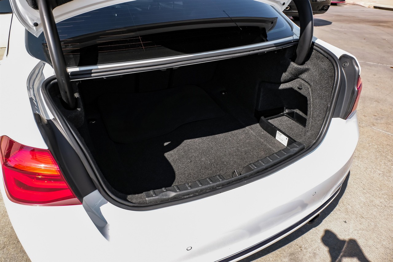 BMW 3 Series Vehicle Main Gallery Image 56
