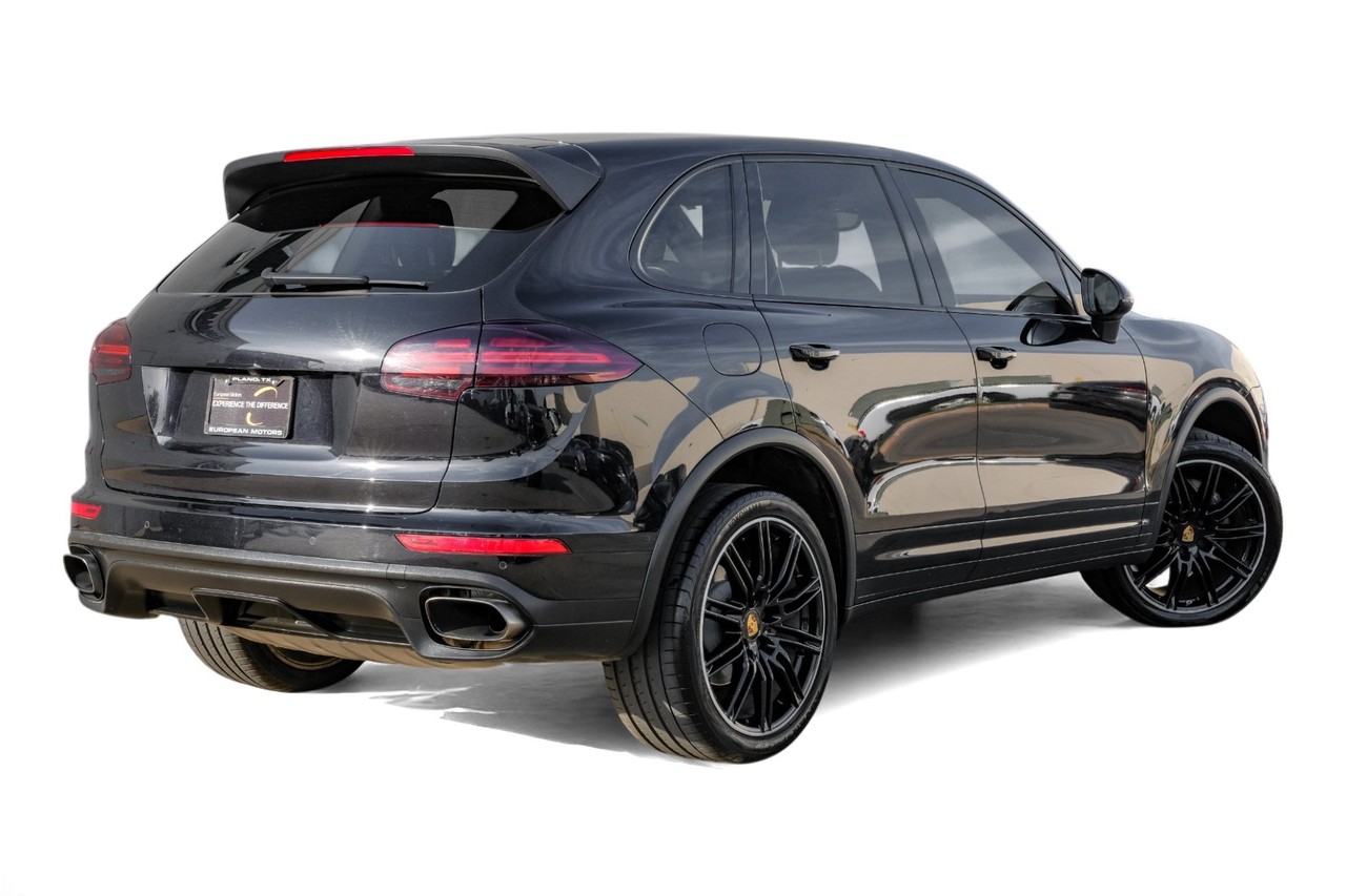 Porsche Cayenne Vehicle Main Gallery Image 08