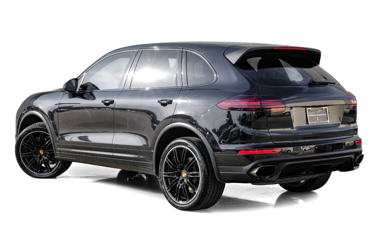 Porsche Cayenne Vehicle Main Gallery Image 10
